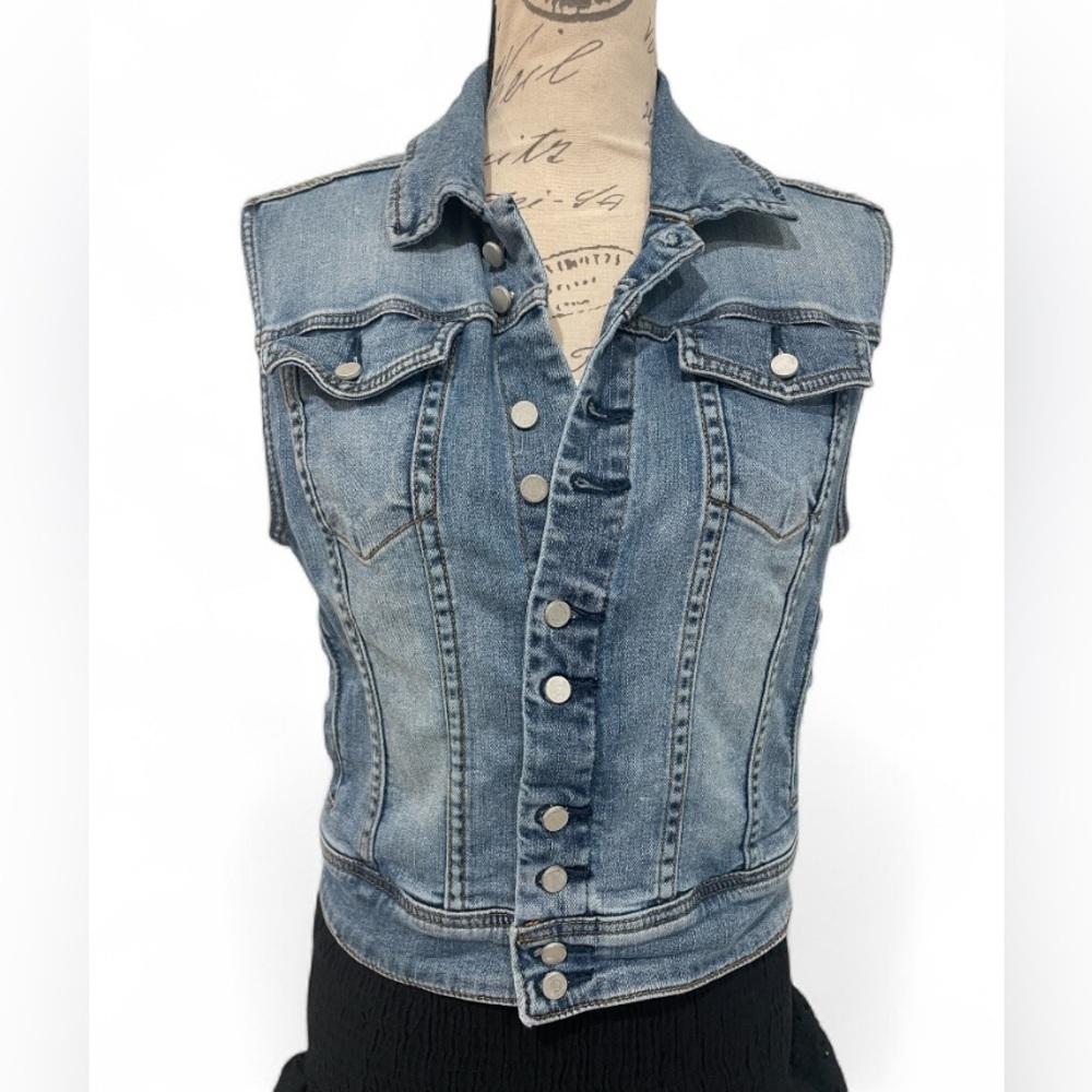 Chelsea & Violet Light Wash Denim Vest Small EUC